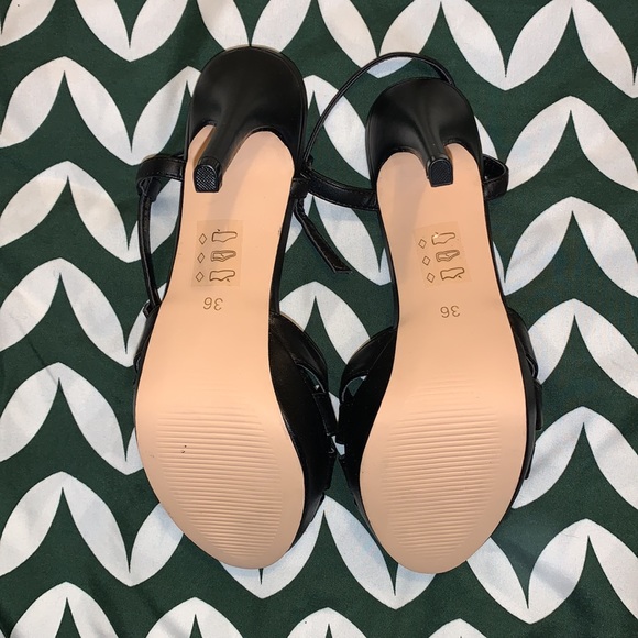 LE CHATEAU OPEN TOE PUMPS - Picture 2 of 5